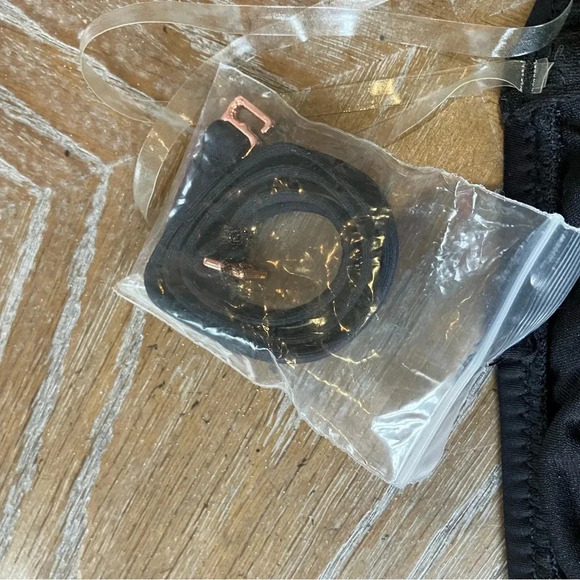 NWT Shade & Shore Women's One Shoulder Bow Cut Out Cheeky Swimsuit Black Med - Picture 6 of 6